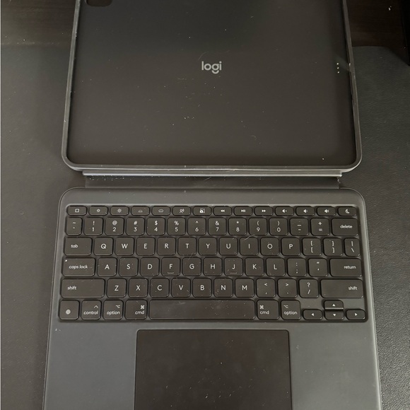Logitech Combo Touch Keyboard Case with Trackpad for iPad Pro 13" - Picture 4 of 5